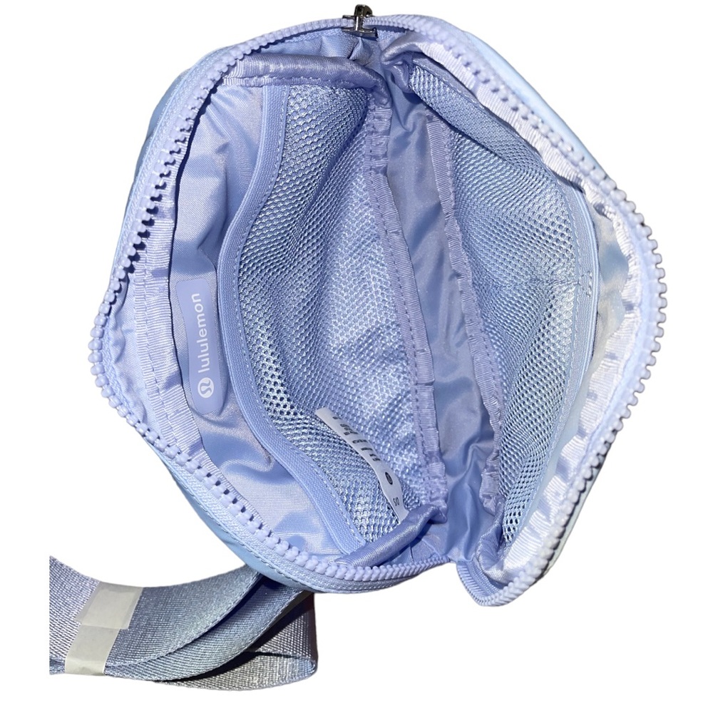 NWT Lululemon Everywhere Belt Bag in Light Blue - Picture 3 of 4